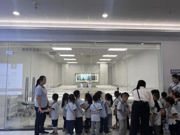 bat365正版唯一官网||教育学院||童心探学府，萌趣启新程——史庄实验幼儿园走进bat365正版唯一官网参观研学