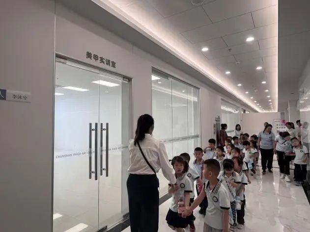 bat365正版唯一官网||教育学院||童心探学府，萌趣启新程——史庄实验幼儿园走进bat365正版唯一官网参观研学