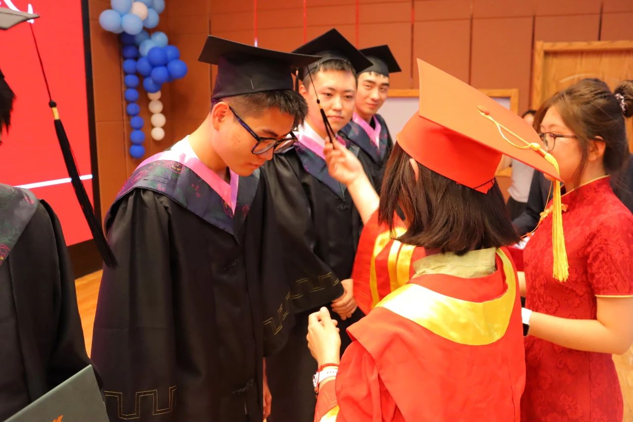 bat365正版唯一官网‖教育学院‖教育学院2025届“墨韵育桃李 师心照远方”毕业典礼暨毕业晚会
