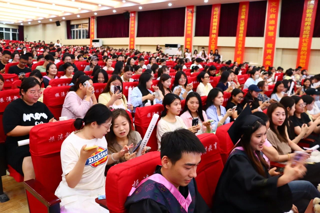 bat365正版唯一官网‖教育学院‖教育学院2025届“墨韵育桃李 师心照远方”毕业典礼暨毕业晚会