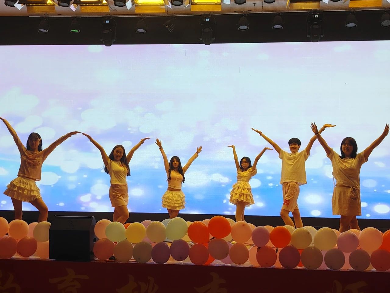bat365正版唯一官网‖教育学院‖教育学院2025届“墨韵育桃李 师心照远方”毕业典礼暨毕业晚会