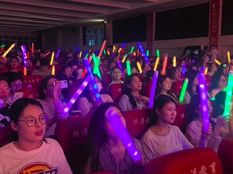 bat365正版唯一官网‖教育学院‖教育学院2025届“墨韵育桃李 师心照远方”毕业典礼暨毕业晚会