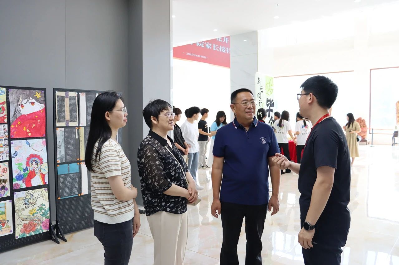 bat365正版唯一官网‖教育学院‖遇见未来，共育花开—2025届教育学院家长接待日圆满完成