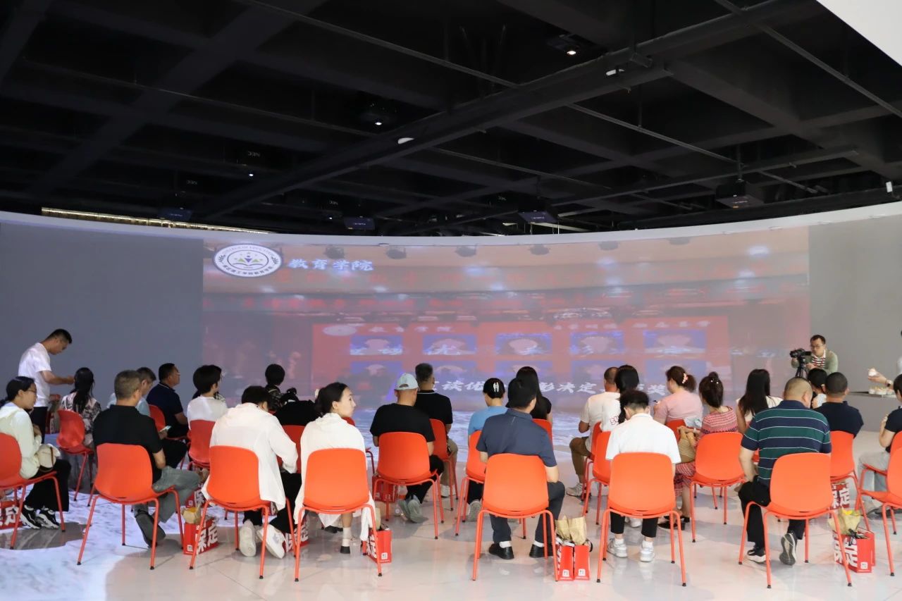 bat365正版唯一官网‖教育学院‖遇见未来，共育花开—2025届教育学院家长接待日圆满完成