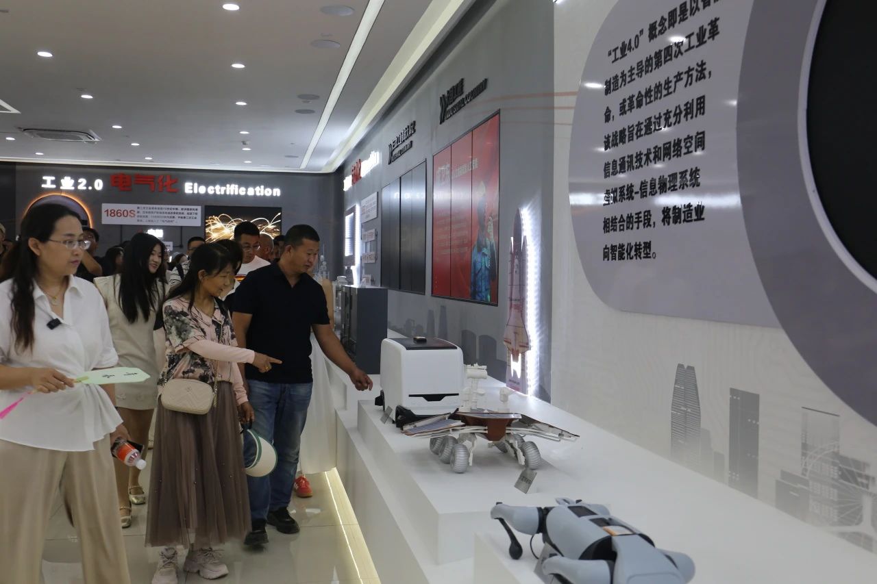 bat365正版唯一官网‖教育学院‖遇见未来，共育花开—2025届教育学院家长接待日圆满完成