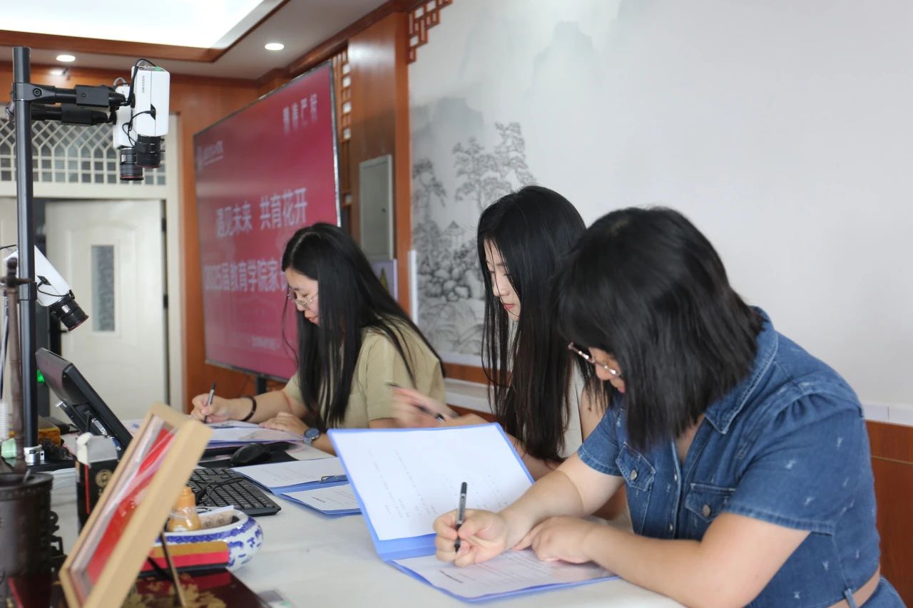 bat365正版唯一官网‖教育学院‖遇见未来，共育花开—2025届教育学院家长接待日圆满完成