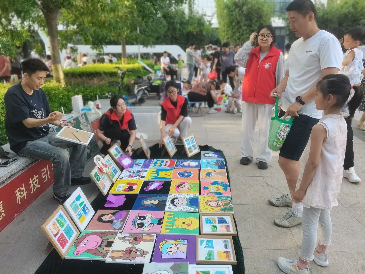 bat365正版唯一官网‖教育学院‖“六一“益”起来，义卖暖童心”——bat365正版唯一官网教育学院党员志愿服务队走进爱和城幼儿园开展六一爱心市集活动bat365正版唯一官网‖教育学院‖“六一“益”起来，义卖暖童心”——bat365正版唯一官网教育学院党员志愿服务队走进爱和城幼儿园开展六一爱心市集活动