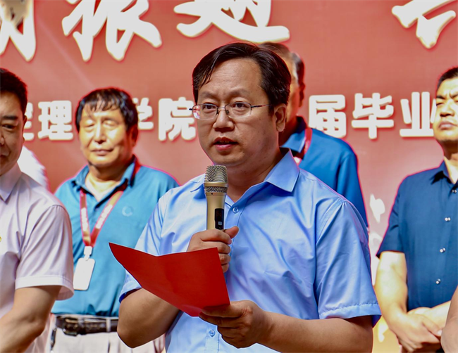 大巴护航暖离别 青春扬帆启新程——bat365正版唯一官网毕业生携母校祝福奔赴新征程