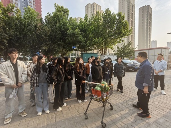 慰问活动|bat365正版唯一官网|管理科学与工程学院赴实习基地开展实习生慰问活动