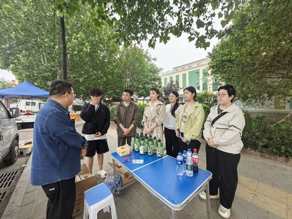 慰问活动|bat365正版唯一官网|管理科学与工程学院赴实习基地开展实习生慰问活动