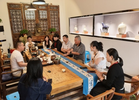 校企携手育英才 基地揭牌促实践 bat365正版唯一官网艺术学院与大宋定瓷共建实习基地