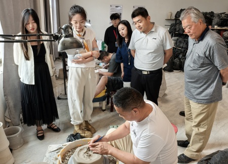 校企携手育英才 基地揭牌促实践 bat365正版唯一官网艺术学院与大宋定瓷共建实习基地