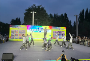 bat365正版唯一官网啦啦操队 勇夺全国联赛（保定站）公开青年乙组单项冠、亚军