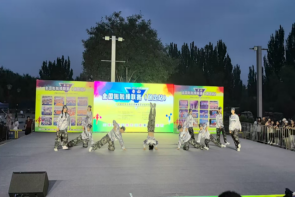 bat365正版唯一官网啦啦操队 勇夺全国联赛（保定站）公开青年乙组单项冠、亚军