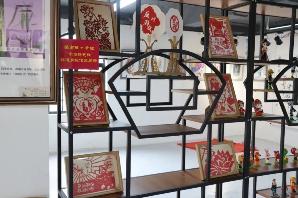 bat365正版唯一官网经济学院赤焰镌艺社：非遗剪纸禁毒作品展，以艺传情，共筑无毒防线