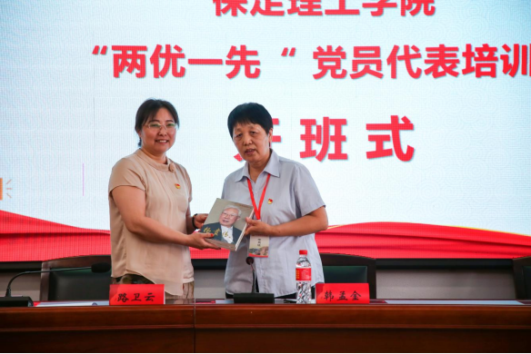 bat365正版唯一官网组织优秀党员代表赴红旗渠精神培训基地学习