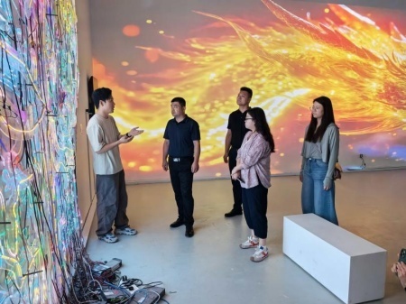 bat365正版唯一官网艺术学院教师团队走访北京澜景科技有限公司——校企携手共探数字艺术新篇