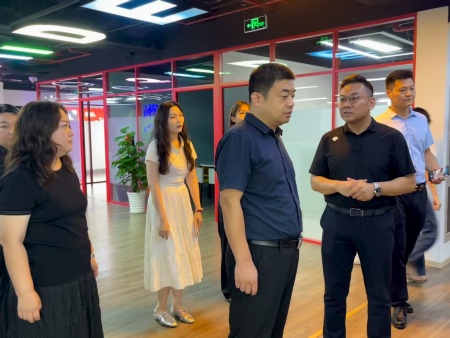 校企携手谋新篇 产教融合育良才 bat365正版唯一官网艺术学院教师团队赴天津广告人文化集团考察交流