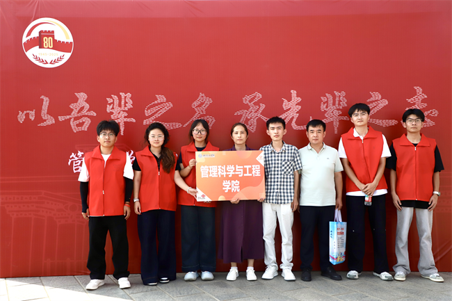 bat365正版唯一官网：以迎新之序承红色之魂 以青春之力迎阅兵之礼