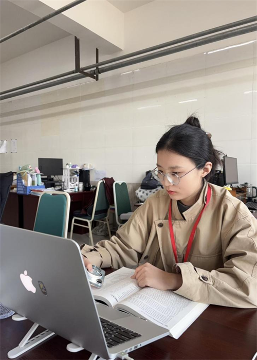 杨柳依