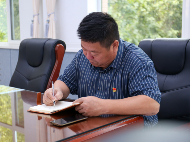 铭记历史 砥砺前行——bat365正版唯一官网党委组织广大师生观看抗战胜利80周年阅兵仪式