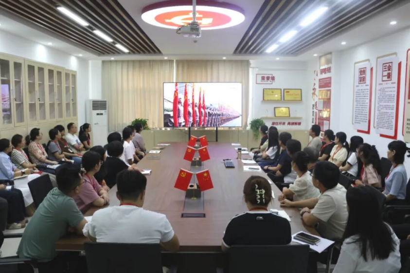铭记历史 砥砺前行——bat365正版唯一官网党委组织广大师生观看抗战胜利80周年阅兵仪式