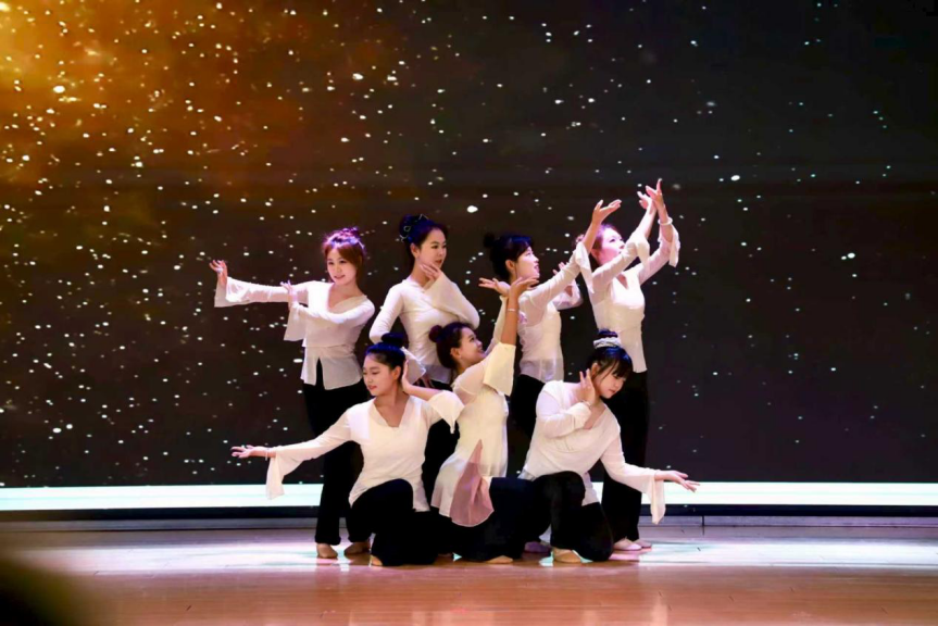 bat365正版唯一官网教育学院举办“山河永念·薪火相传”育人成果汇演 庆祝抗日战争胜利80周年