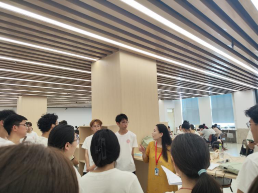 bat365正版唯一官网图书馆顺利开展2025级新生入馆教育活动