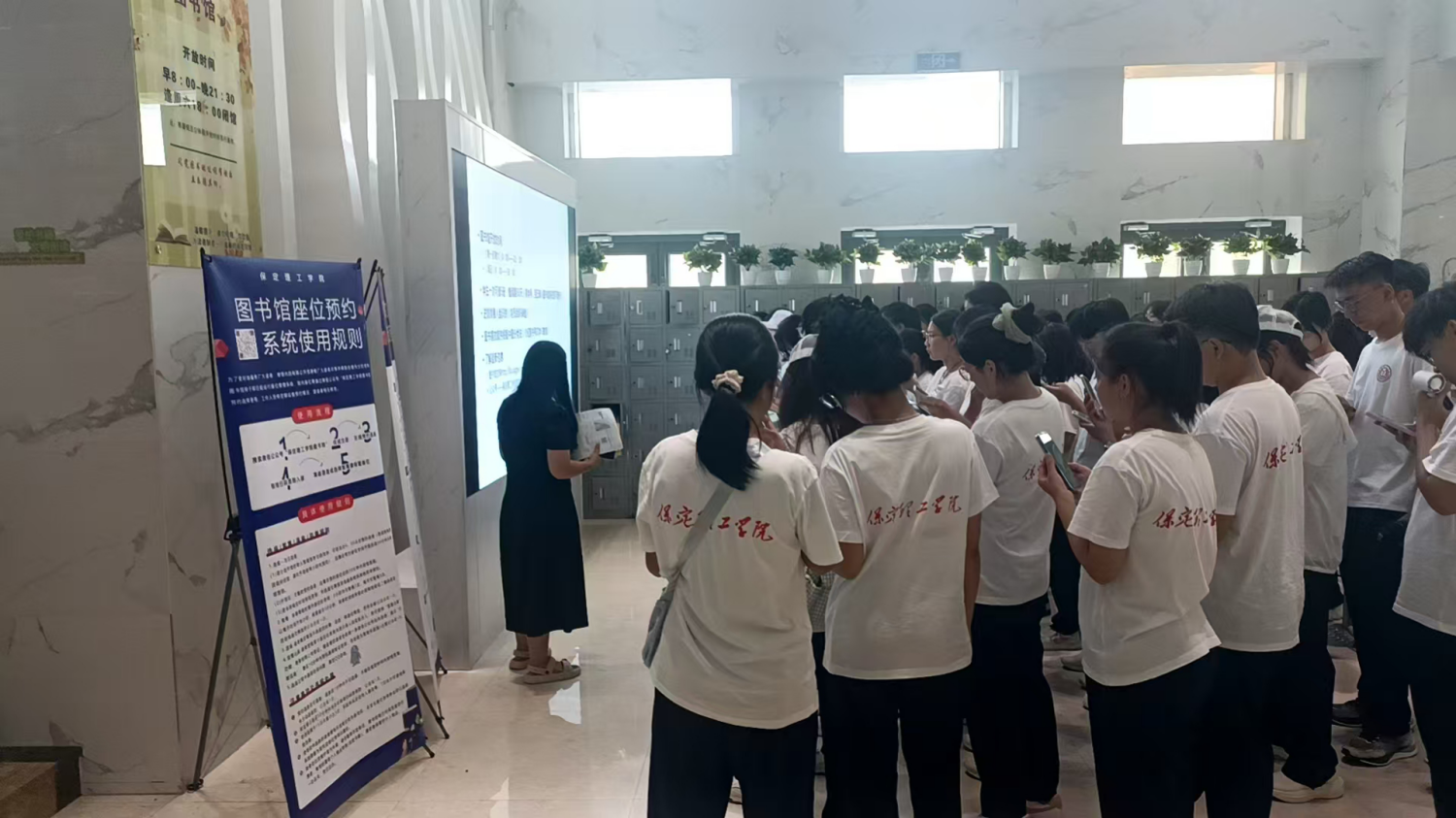 bat365正版唯一官网图书馆顺利开展2025级新生入馆教育活动
