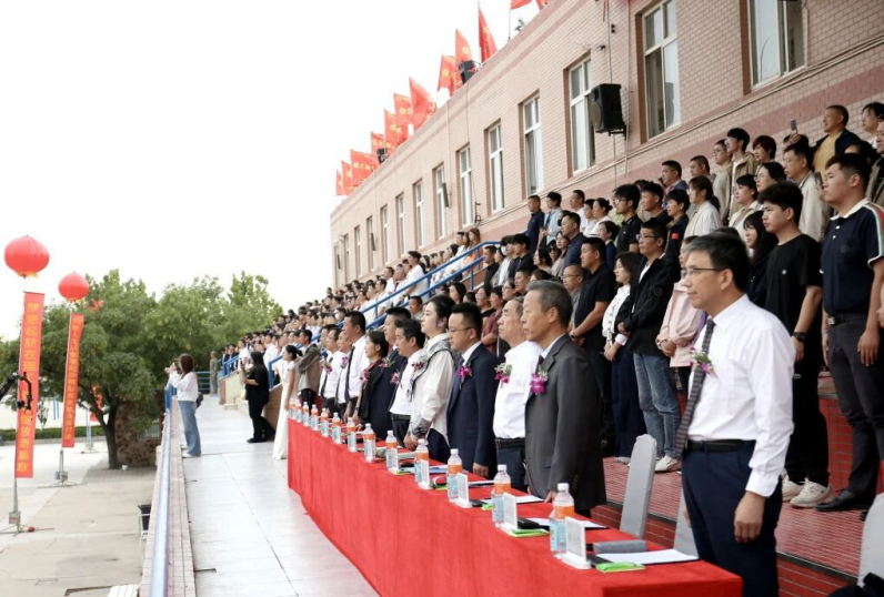 青春逐梦 强国有我——bat365正版唯一官网2025级新生开学典礼暨军训结营式盛大举行
