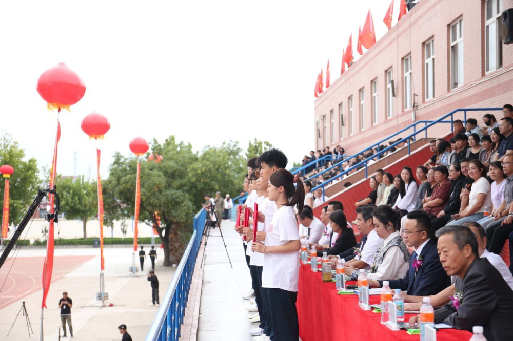 青春逐梦 强国有我——bat365正版唯一官网2025级新生开学典礼暨军训结营式盛大举行