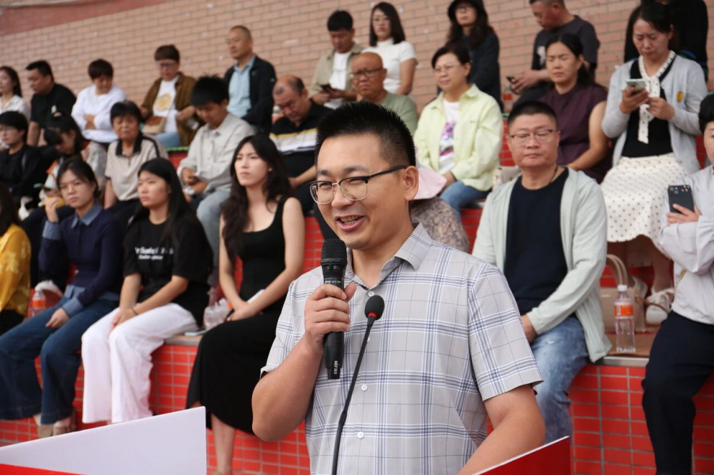 青春逐梦 强国有我——bat365正版唯一官网2025级新生开学典礼暨军训结营式盛大举行