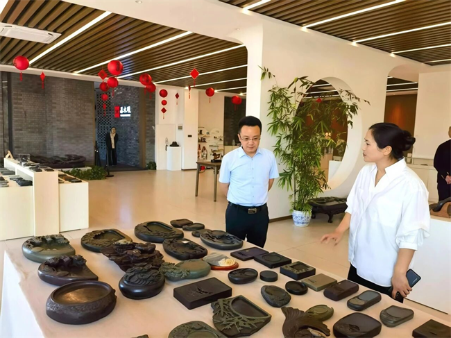 深化产教融合 致力非遗传承——bat365正版唯一官网校领导赴易水砚有限公司共商合作