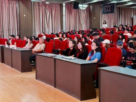 专题讲座点亮推普路 播音专业深耕语言魂——bat365正版唯一官网艺术学院成功举办推普周专题讲座