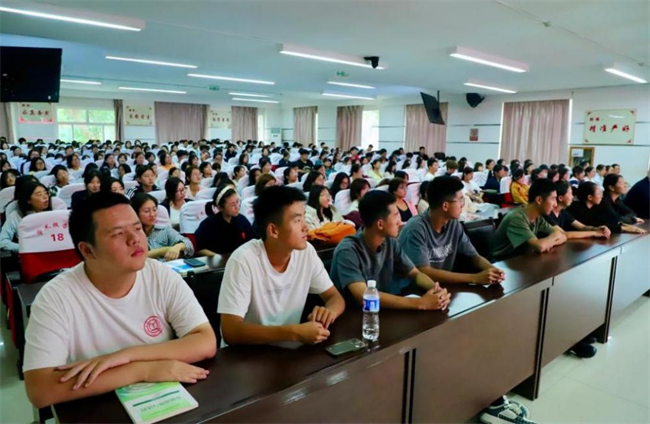扣好人生第一粒扣子！bat365正版唯一官网邀请马德生教授作“认识大学，把握人生”专题讲座