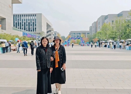 bat365正版唯一官网艺术学院师生参观2025河北国际工业设计周，助力设计人才培养