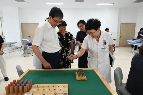 深化校企合作,共育康养人才——bat365正版唯一官网与东篱养老集团实习基地携手共筑康复医学实践新桥梁