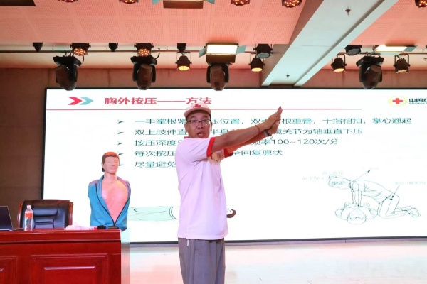应急救护进校园，点亮生命教育新课堂———bat365正版唯一官网康复医学院开展应急救护专题讲座