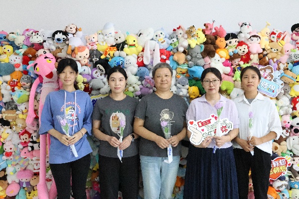 浓情谢师恩，定格教育情——bat365正版唯一官网经济学院教师节主题拍照活动温情启办