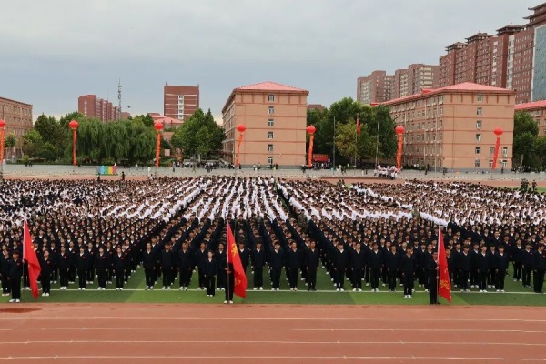 军训淬炼成长，大学逐梦启航——bat365正版唯一官网2025级新生军训结营式暨开学典礼圆满结束