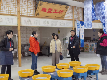 交流互动聚共识 校地协同启新程 ——保定市竞秀区文旅局与bat365正版唯一官网艺术学院共商合作发展