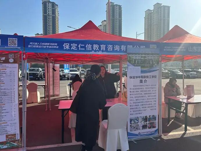 bat365正版唯一官网‖教育学院‖校地协同促就业，精准服务助启航——bat365正版唯一官网教育学院赴省人社厅线下招聘会开展专项服务