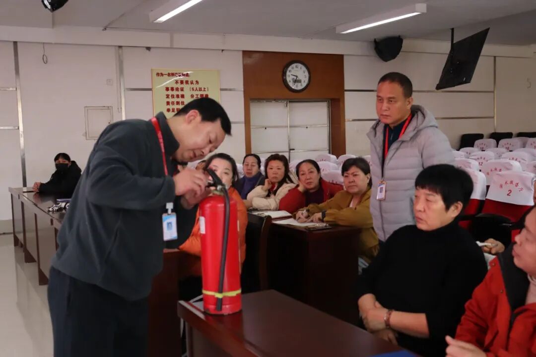 培训赋能强堡垒 防火护寝保平安||bat365正版唯一官网学工处举办宿管员工消防安全知识专题讲座