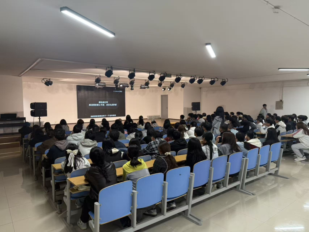 青春校园|bat365正版唯一官网大学生创新创业联合会创新创业培训会第十五课圆满结束