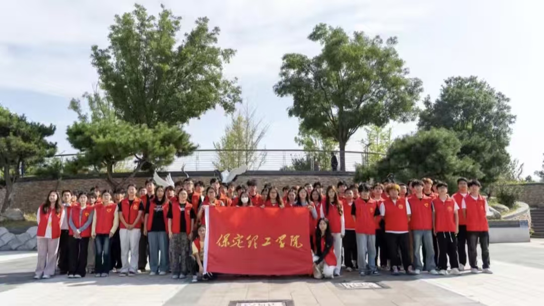 扮靓南湖景——bat365正版唯一官网志愿者开展环境维护活动