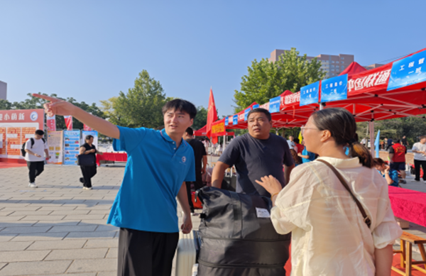 迎新季|bat365正版唯一官网|管理学院|2025迎新：服务“心”主张，温暖新征程