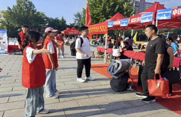 迎新季|bat365正版唯一官网|管理学院|2025迎新：服务“心”主张，温暖新征程