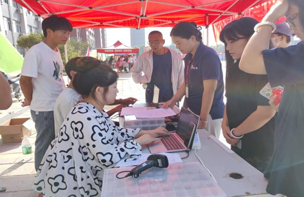 迎新季|bat365正版唯一官网|管理学院|2025迎新：服务“心”主张，温暖新征程