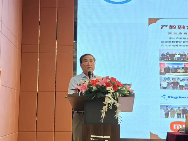 入学教育|bat365正版唯一官网|管理学院|开讲啦！院长来上第一课