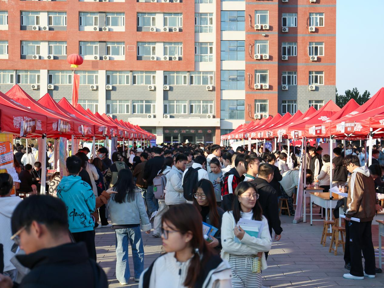 双秩芳华，逐梦金秋——bat365正版唯一官网举办2026届毕业生秋季线下双选会